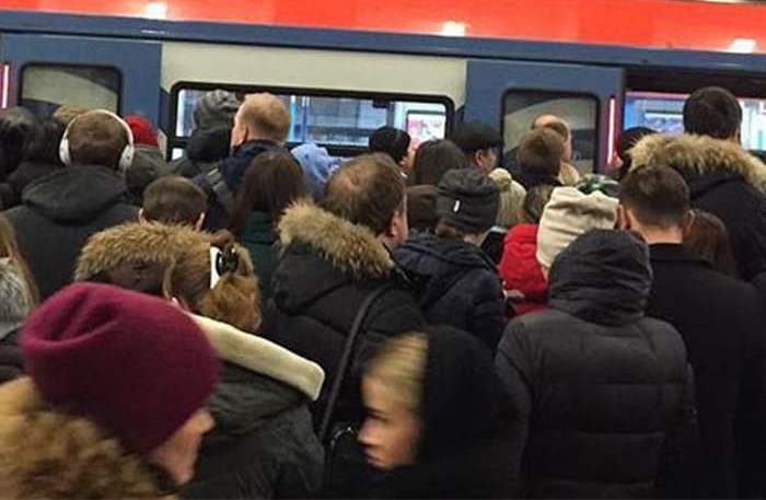 Обстановка в метро Царицыно в час-пик